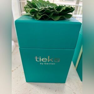 Tieks Box (shoes not included) tissue paper & flower topper